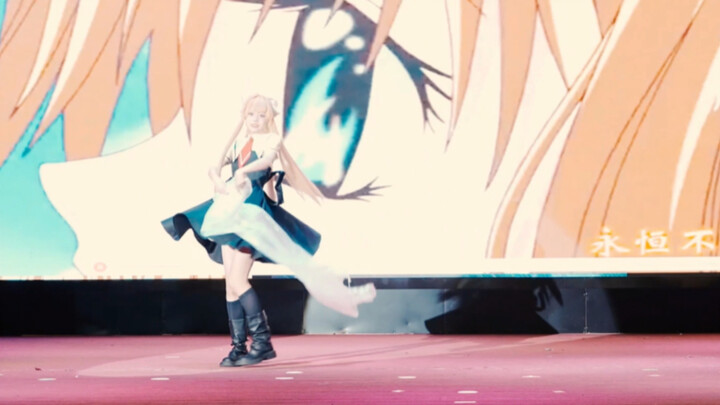 I must’ve rubbed my eyes! At a 985 university gala, I saw Kamio Kanon dancing to “The Bird’s Poem”?!