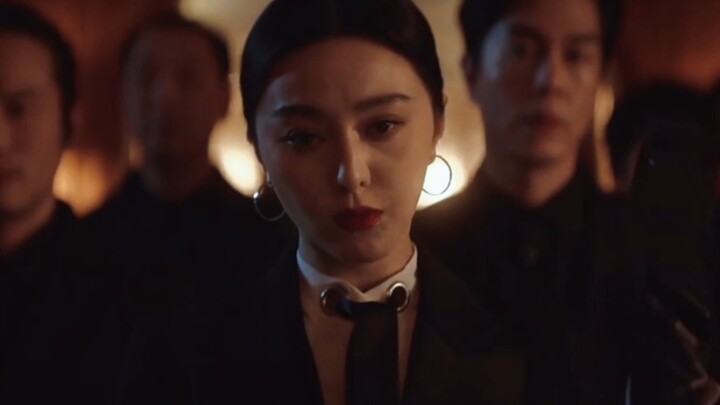 Her appearance instantly caught my eye—this face was made for the big screen.