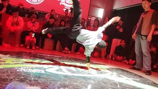 When breaking dancers meet waacking dancers!