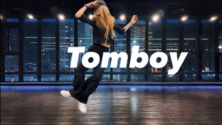 การมีผู้ชายจะมีประโยชน์อะไร? นักออกแบบท่าเต้นสุกี้ Tomboy-Destiny Rogers