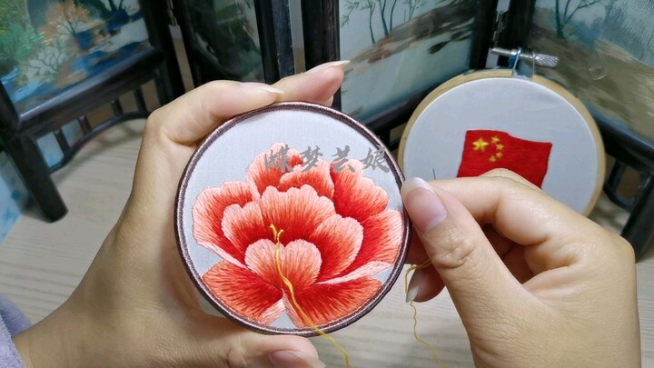 【سجل تطريز يونيانيانغ】 تطريز زهرة الفاوانيا بلونين مختلفين على الوجهين (الجزء السادس)