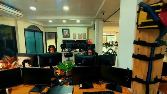 Costa Rica's Call Center Rap Freestyle breakdance video commercial. GblackDaBest and Yeik Lawson