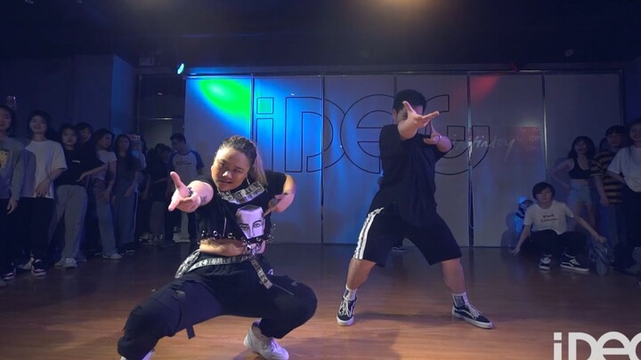 【IDeG】Crush most of the skinny people in the dance area | Two heavyweight dancers super domineering 