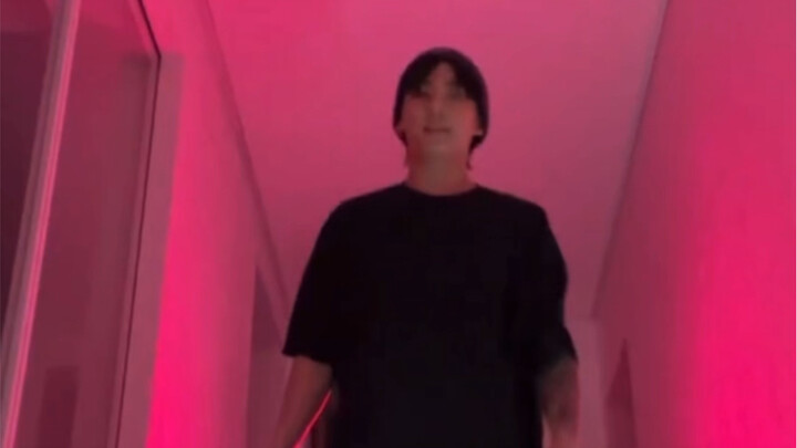 [Jeongguk] Taking ARMYs on a tour of the place where we filmed the video—this is just too cute!