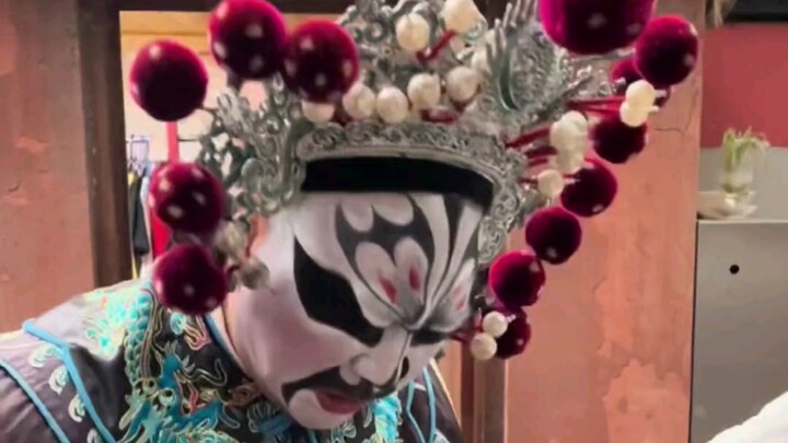 “Trước đây, ông ấy cũng là một chàng trai bồng bột, vội vã bước vào tuổi trung niên, trở thành sư ph
