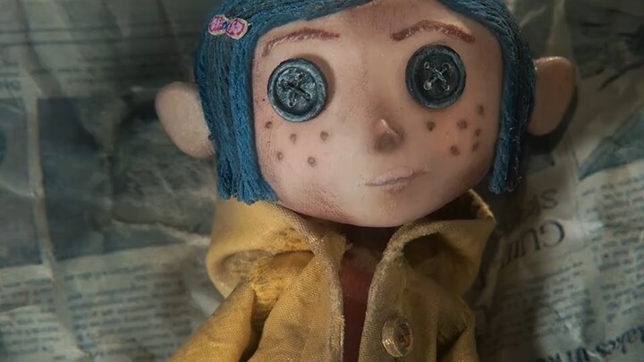 The doll’s face always faces the daughter.