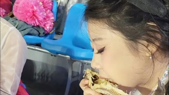 Tim suporter ikan pollock Yanbian, habiskan dulu baru menari!