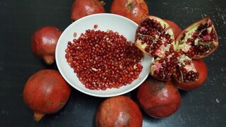 رمان POMEGRANATE Proper way to open Beautiful Seeds
