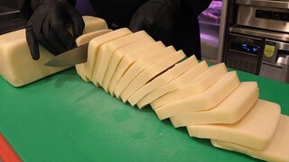 คัตเติ้ลชีส / หมูทอดกับมอสซาเรลล่าชีส - อาหารข้างทางเกาหลี