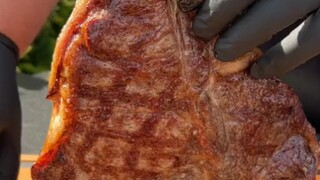 Appreciation: Slicing a Porterhouse Steak