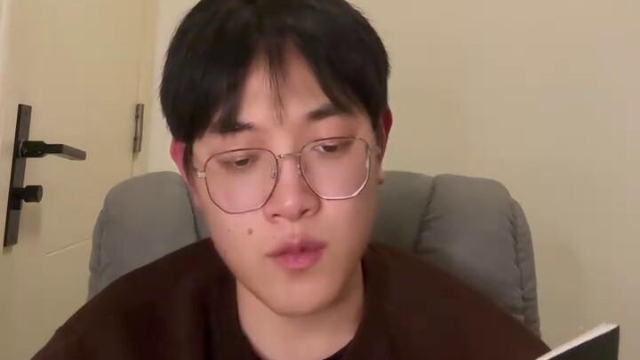 บทกวีของ Haizi มีความรู้สึกหัวเราะและร้องไห้ไปพร้อมๆ กัน (อกหัก)