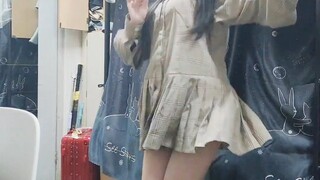 偷偷在宿舍 上 春 山