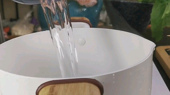 Lẩu xiên đơn giản, mộc mạc và cô độc