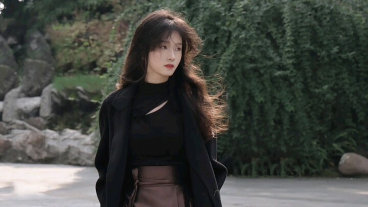 Áo khoác phối cùng chân váy máng ngựa sẽ là tuyệt chiêu chinh phục mọi ánh nhìn!