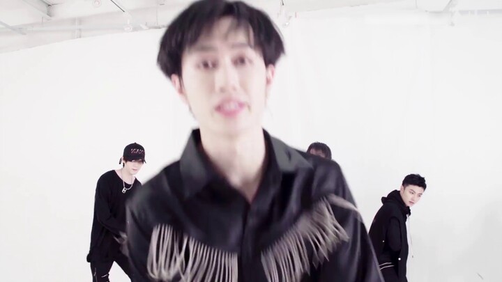 ห้องซ้อมเต้น BlackACE "Fission"