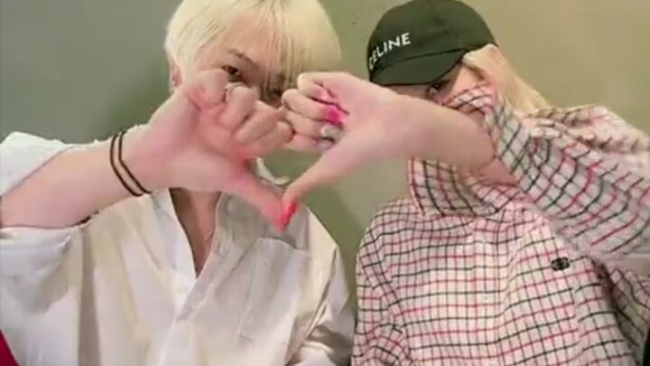 LISA x Kim Dong-hyeok “But You” song challenge—this pen refill is really stylish.