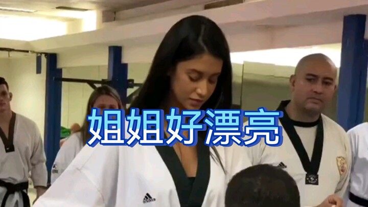 “Chị đẹp quá!”