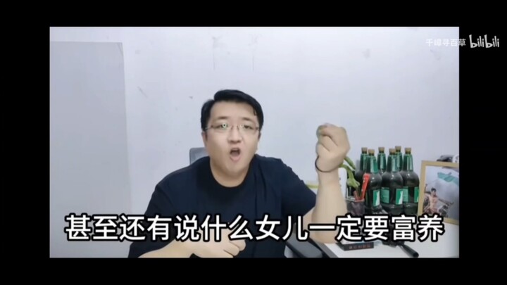 Đừng băn khoăn về khuyên tai, mới có 75 năm thôi mà.