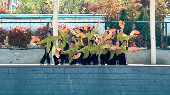 Shang Chunshan Dance "Paper Fan Scholar"