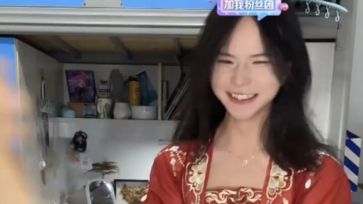 Cảm giác công sở của Tiểu Lan Hoa thật ấm áp