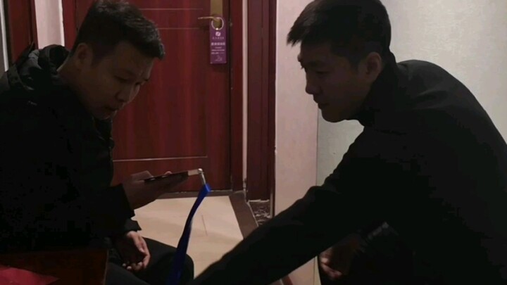 ลุยท่ามกลางดอกไม้นานาพันธุ์ แต่ใบไม้สักใบก็ไม่ติดกาย คุณต่ง ฟังผมอธิบายสิ…