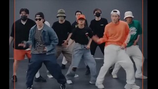 A solo blood letter—can you jump until you're a hundred years old! [Super Junior]