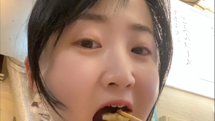 How hard the Japanese work to make sure you finish all the barbecue sauce