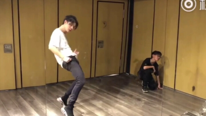 【王晨艺】这是扎小辫辫的晨艺哦～请你半永久！晨艺微博舞蹈视频部分搬运3则