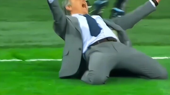 ⚽ When you score an amazing goal, this is how your coach reacts! 😂