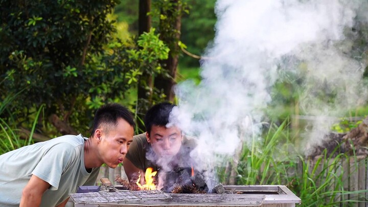 ฉันไปบ้านพี่ชายเป็นเวลาสามวันเพื่อปีนเขา จับปลา เก็บผลไม้ป่า และในที่สุดก็พบหนูไผ่สามตัวที่ไม่เชื่อฟ