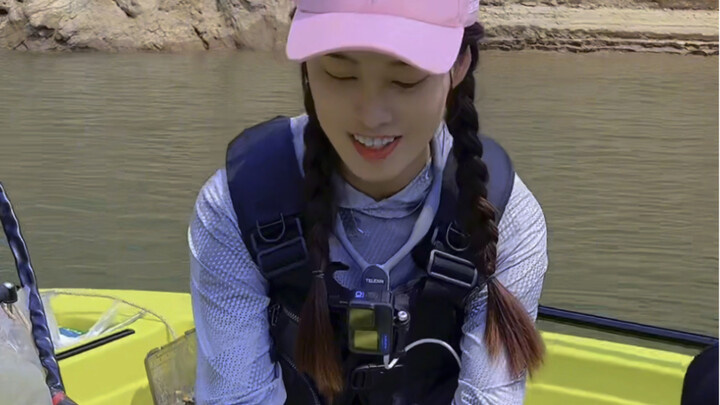 没想到这么漂亮的鱼，竟专吃小鱼的眼睛