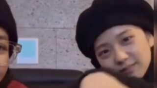 【BLACKPINK】Kim Ji-soo is definitely watching Youth With You 2! Team spirit!