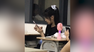 当你身边坐着神仙颜值同桌，会发生什么…