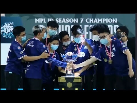 Moment angkat Piala EVOS LEGENDS MPL Season 7 || Luminiare MVP