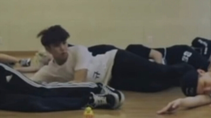 【金珉奎】看到小狗耳朵了～^_^