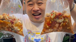 泰国美食：海鲜生腌凉拌盖浇螺蛳粉夏日里的神仙吃法