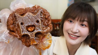 Even if you are about to be eaten, keep smiling!