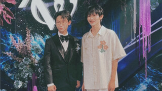 นักเรียนที่ทำการบ้านเสร็จได้รับรางวัลเป็นแสตมป์สะสมงานแต่งงาน