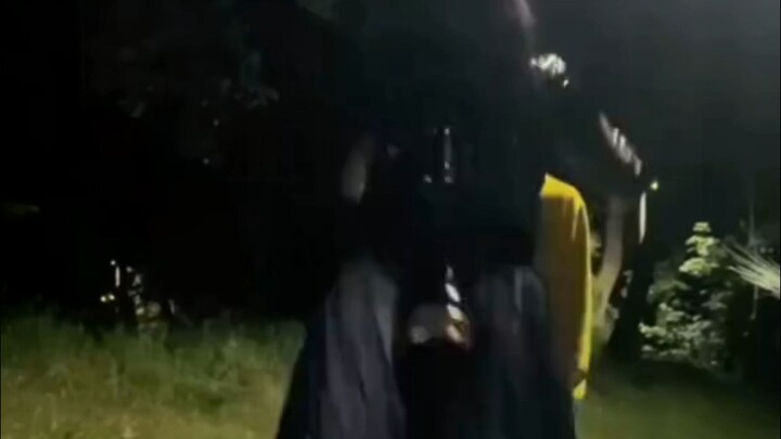 [MeMeTV] Cười là bị xe lớn ăn mất