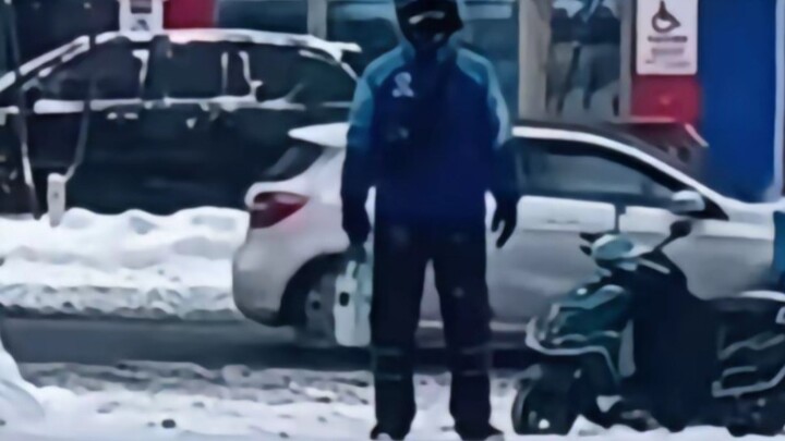 Just by looking at his standing posture, you can tell that he is terribly strong.