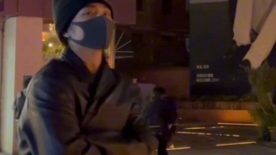 [Xiao Zhan] เด็กคนนี้หัวเราะออกมาดังๆ แล้วโน้มตัวไปมา ฮ่าๆ