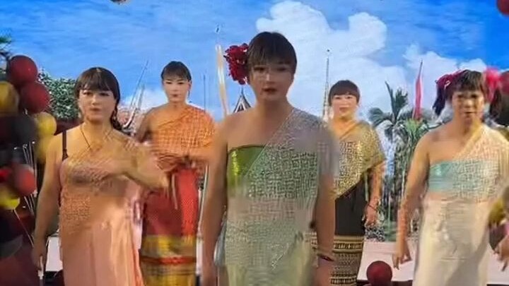 ต้นไผ่หางนกยูงใต้แสงจันทร์