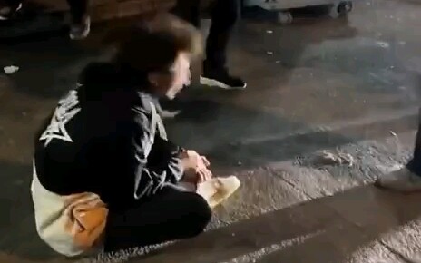 หนุ่มคนนี้ใช้เวทมนตร์สู้กับเวทมนตร์เหรอ?