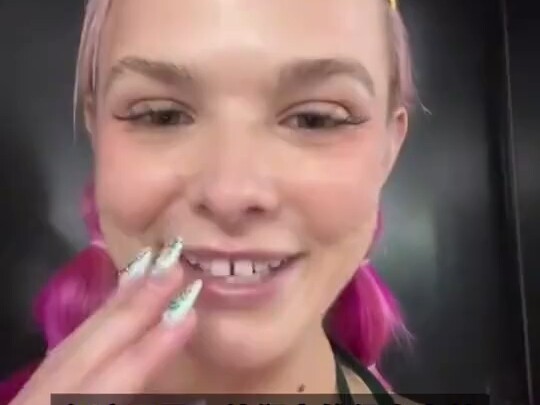 Penari tiang Amerika mengatakan: Para prajurit yang ‘terlihat seperti janin’..