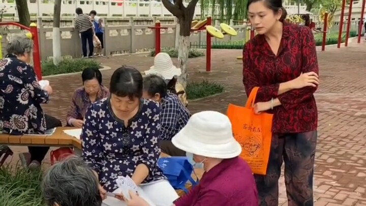 A Roundup: After 20, Women Should Stop Dressing Like Kids — A Compilation of the Most Relatable Look