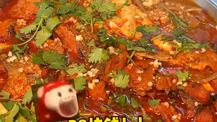 A giant platter dish from a small Northeastern Chinese eatery—so impressive it even shocks locals!