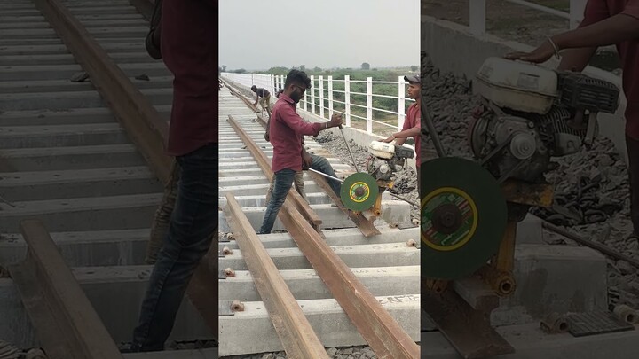 rail track cutting work 😮 रेल्वे पटरी कटिंग वर्क 😮 how to track cutting new working #railway #video