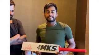 কোহলিকে মিরাজের ব্যাট উপহার