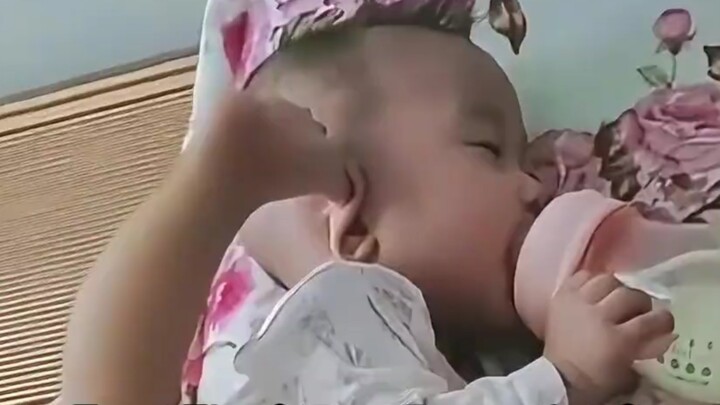 Những em bé dễ thương có đủ mọi tư thế ngủ kỳ lạ #cutebaby #funny