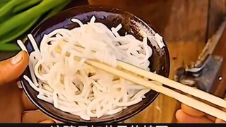 Hoàng tử chỉ nếm thử mì thường, nhưng không ngờ chúng còn ngon hơn cả cơm hoàng gia trong cung!